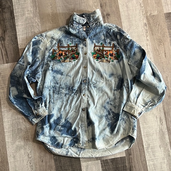 Customized OOAK Vintage Acid Washed Denim Shirt - 90’s Embroidered Fall Harvest - Picture 3 of 12
